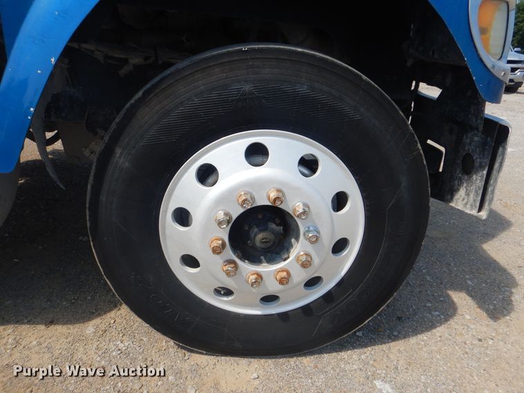 image for item DG8637 2007 International 5900i  semi truck