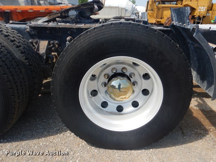 image for item DG8637 2007 International 5900i  semi truck