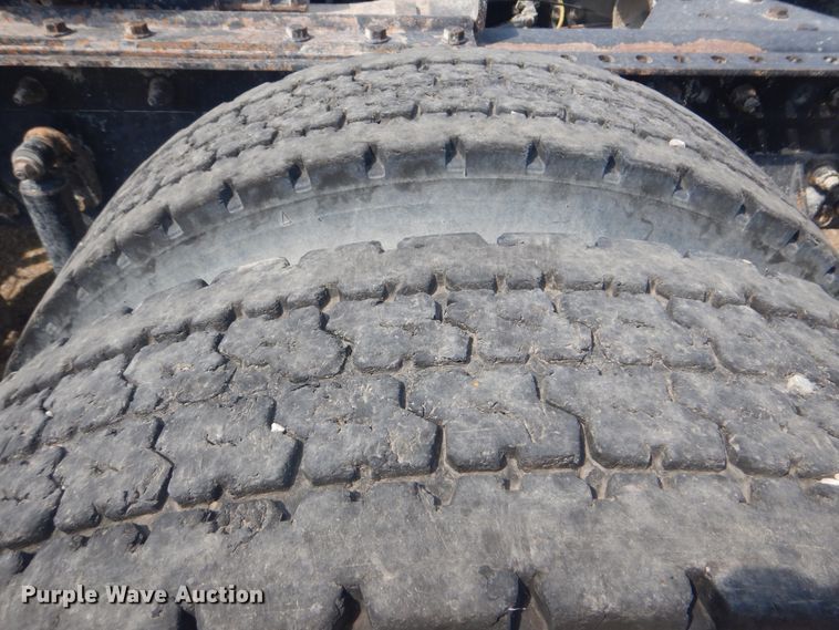 image for item DG8637 2007 International 5900i  semi truck