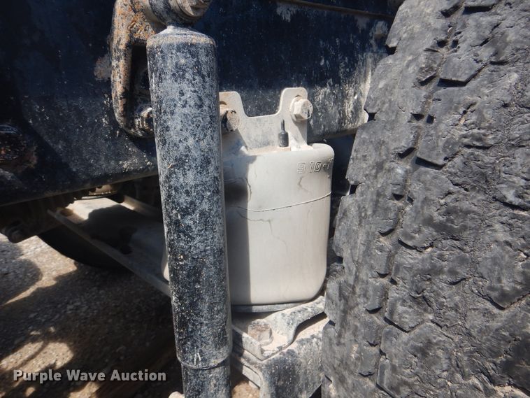 image for item DG8637 2007 International 5900i  semi truck