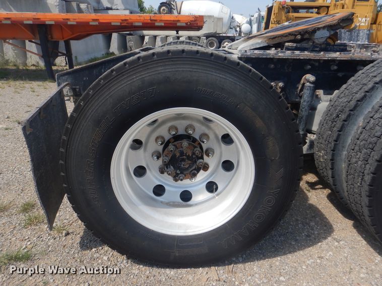 image for item DG8637 2007 International 5900i  semi truck