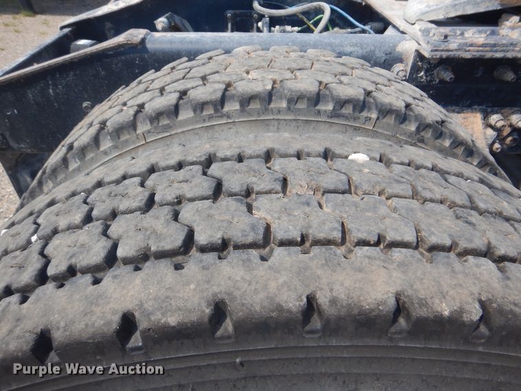 image for item DG8637 2007 International 5900i  semi truck