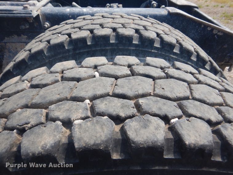 image for item DG8637 2007 International 5900i  semi truck