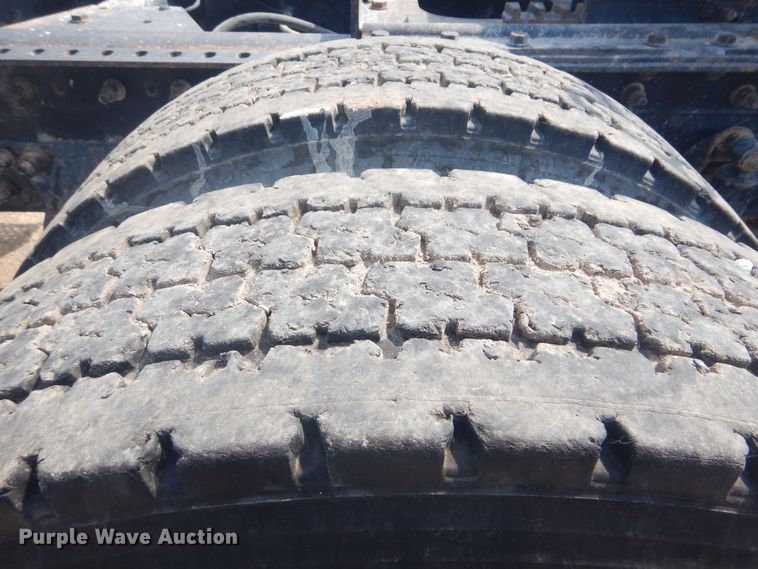 image for item DG8637 2007 International 5900i  semi truck