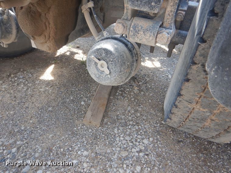 image for item DG8637 2007 International 5900i  semi truck