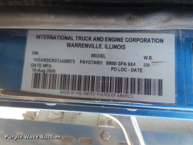 image for item DG8637 2007 International 5900i  semi truck