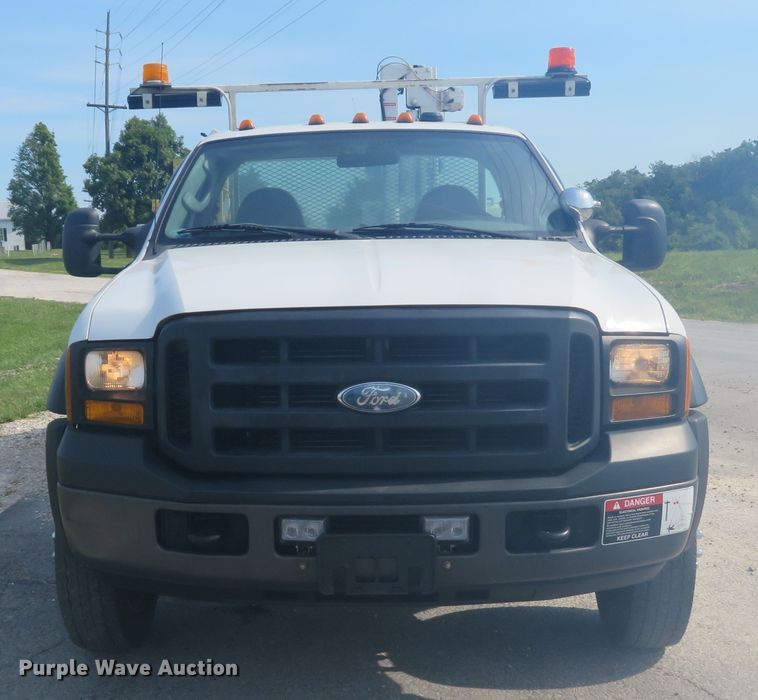 image for item DH1049 2006 Ford F450 Super Duty XL  utility truck with crane