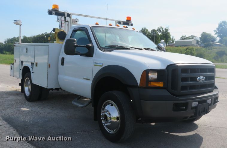 image for item DH1049 2006 Ford F450 Super Duty XL  utility truck with crane
