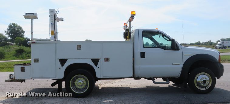 image for item DH1049 2006 Ford F450 Super Duty XL  utility truck with crane