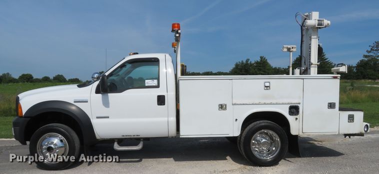 image for item DH1049 2006 Ford F450 Super Duty XL  utility truck with crane