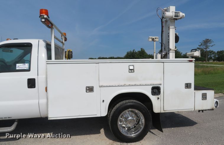 image for item DH1049 2006 Ford F450 Super Duty XL  utility truck with crane