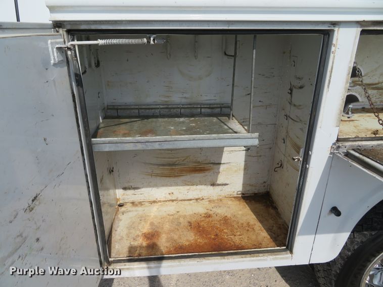 image for item DH1049 2006 Ford F450 Super Duty XL  utility truck with crane