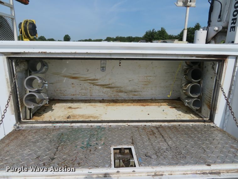 image for item DH1049 2006 Ford F450 Super Duty XL  utility truck with crane