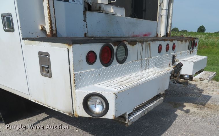 image for item DH1049 2006 Ford F450 Super Duty XL  utility truck with crane