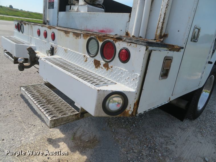 image for item DH1049 2006 Ford F450 Super Duty XL  utility truck with crane