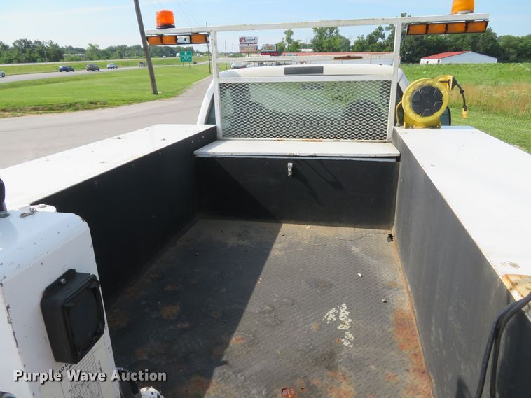 image for item DH1049 2006 Ford F450 Super Duty XL  utility truck with crane