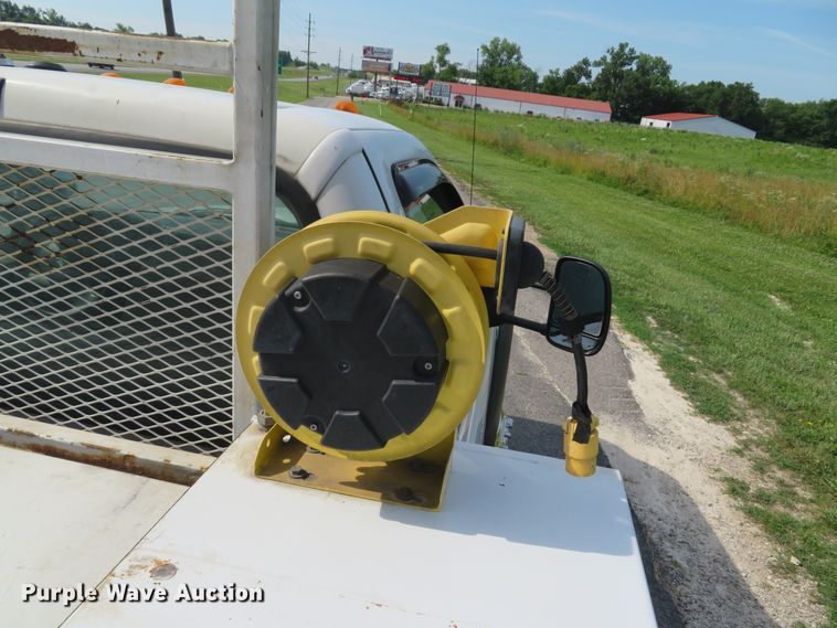 image for item DH1049 2006 Ford F450 Super Duty XL  utility truck with crane