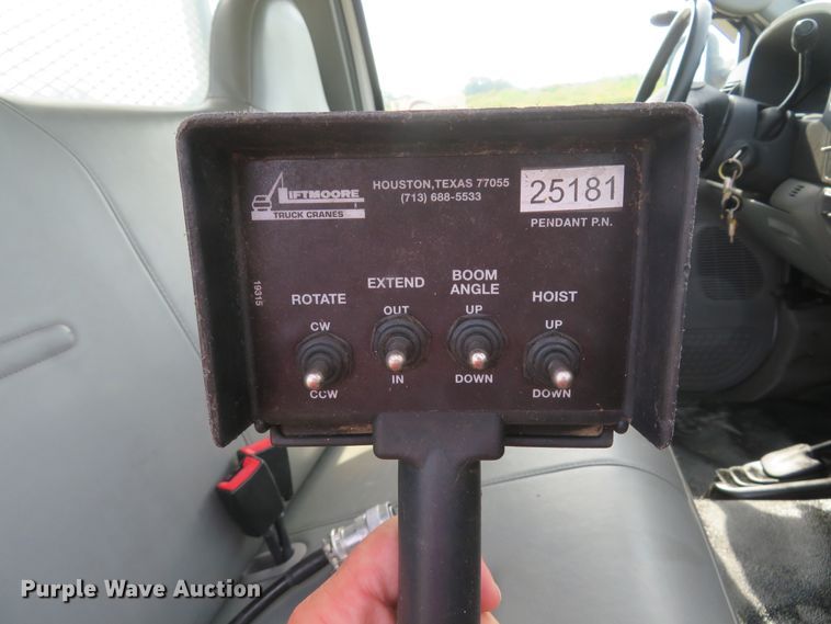 image for item DH1049 2006 Ford F450 Super Duty XL  utility truck with crane