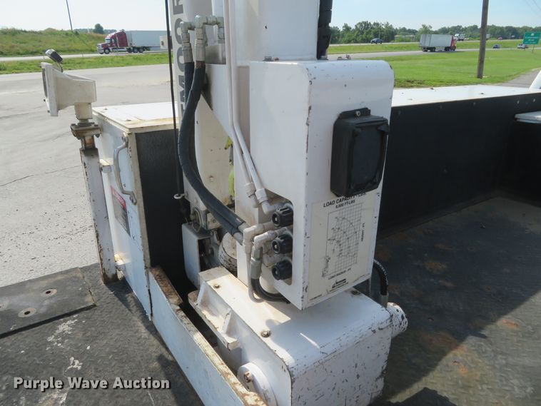 image for item DH1049 2006 Ford F450 Super Duty XL  utility truck with crane