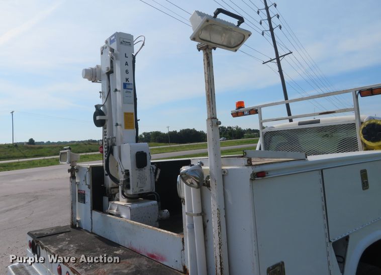 image for item DH1049 2006 Ford F450 Super Duty XL  utility truck with crane