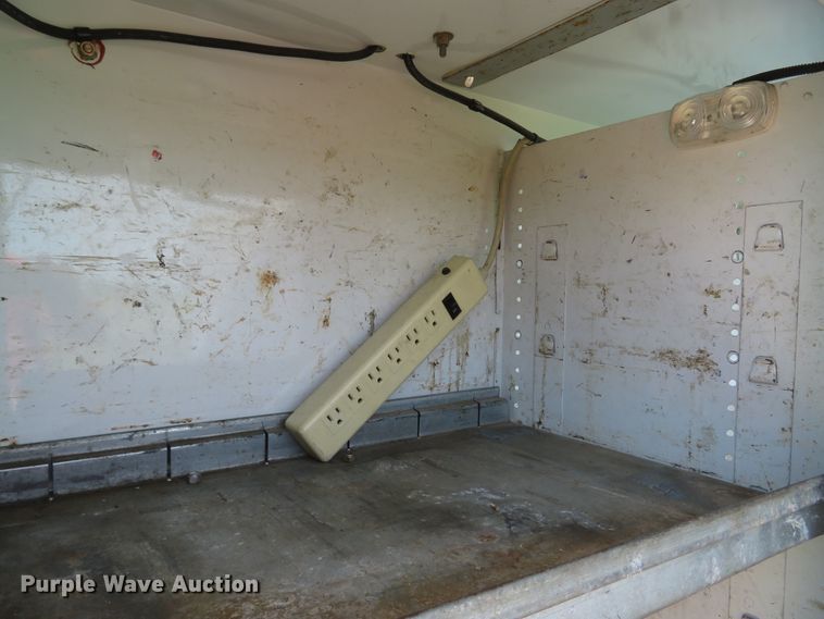 image for item DH1049 2006 Ford F450 Super Duty XL  utility truck with crane