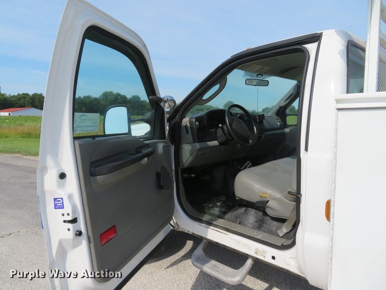 image for item DH1049 2006 Ford F450 Super Duty XL  utility truck with crane