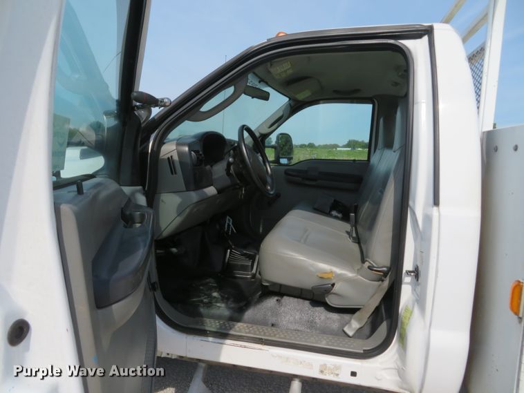 image for item DH1049 2006 Ford F450 Super Duty XL  utility truck with crane