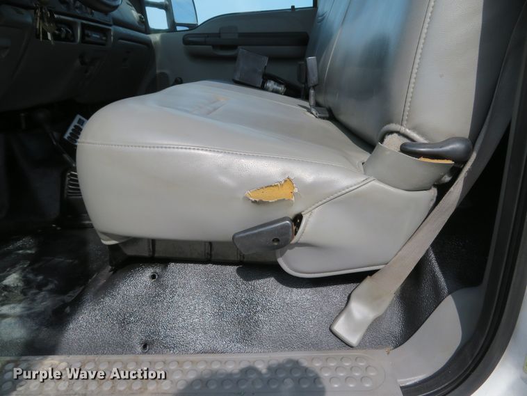 image for item DH1049 2006 Ford F450 Super Duty XL  utility truck with crane