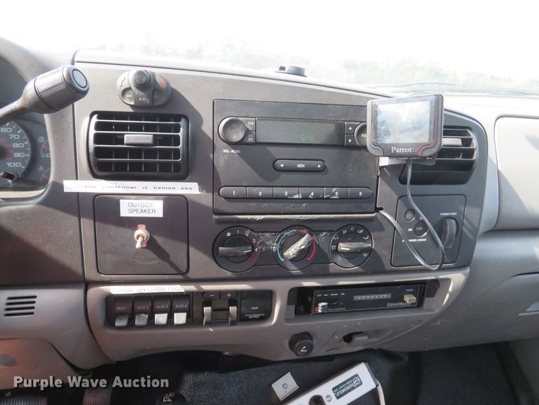 image for item DH1049 2006 Ford F450 Super Duty XL  utility truck with crane