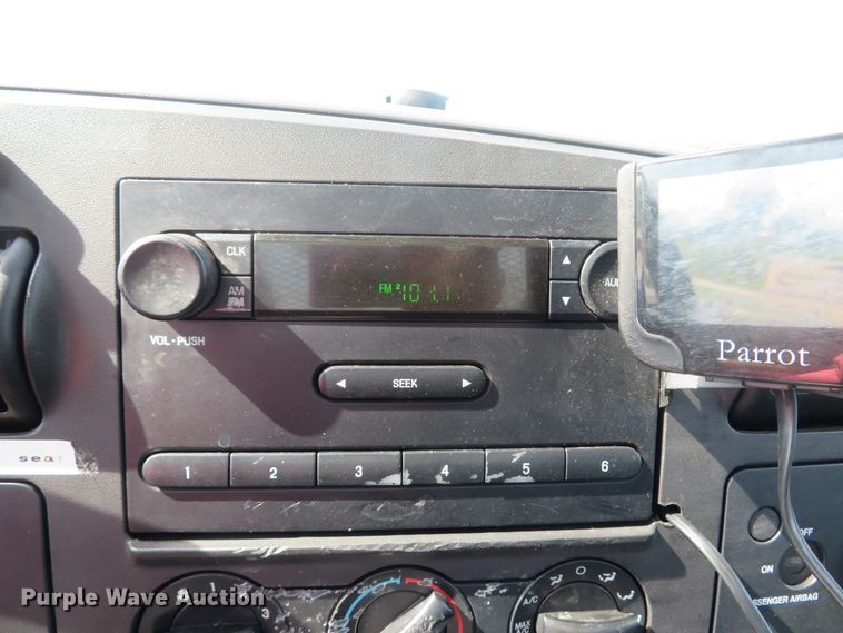 image for item DH1049 2006 Ford F450 Super Duty XL  utility truck with crane