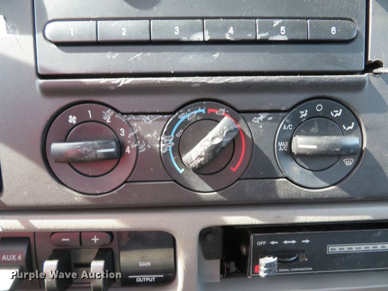 image for item DH1049 2006 Ford F450 Super Duty XL  utility truck with crane