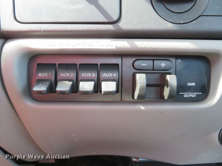 image for item DH1049 2006 Ford F450 Super Duty XL  utility truck with crane