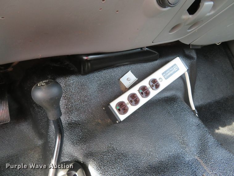 image for item DH1049 2006 Ford F450 Super Duty XL  utility truck with crane