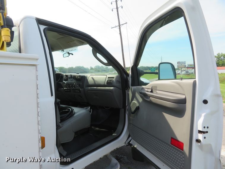 image for item DH1049 2006 Ford F450 Super Duty XL  utility truck with crane