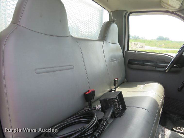 image for item DH1049 2006 Ford F450 Super Duty XL  utility truck with crane