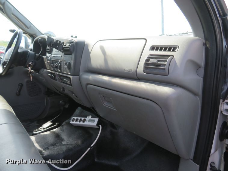 image for item DH1049 2006 Ford F450 Super Duty XL  utility truck with crane