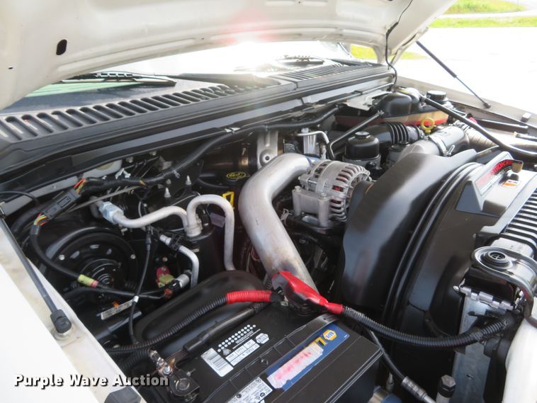 image for item DH1049 2006 Ford F450 Super Duty XL  utility truck with crane