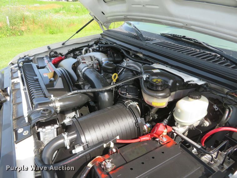 image for item DH1049 2006 Ford F450 Super Duty XL  utility truck with crane