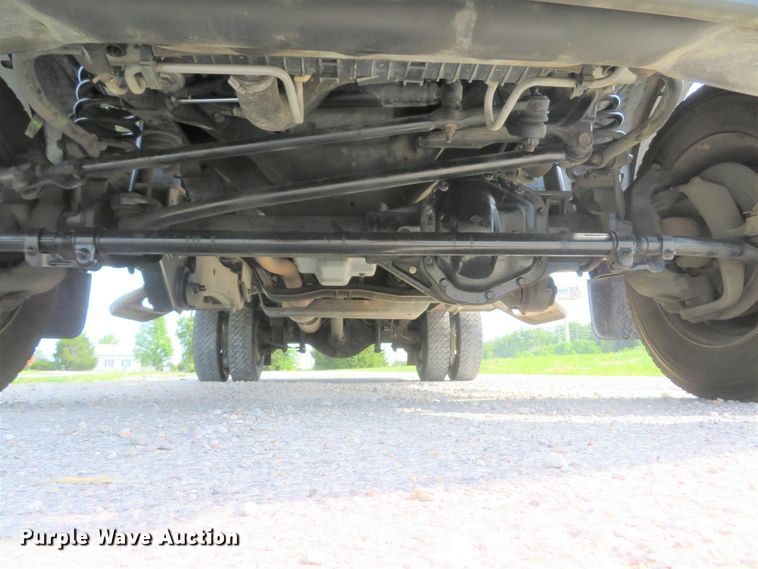 image for item DH1049 2006 Ford F450 Super Duty XL  utility truck with crane