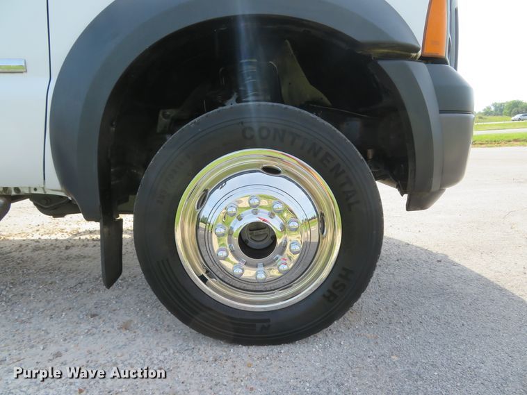 image for item DH1049 2006 Ford F450 Super Duty XL  utility truck with crane