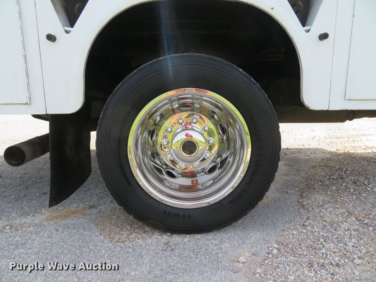 image for item DH1049 2006 Ford F450 Super Duty XL  utility truck with crane