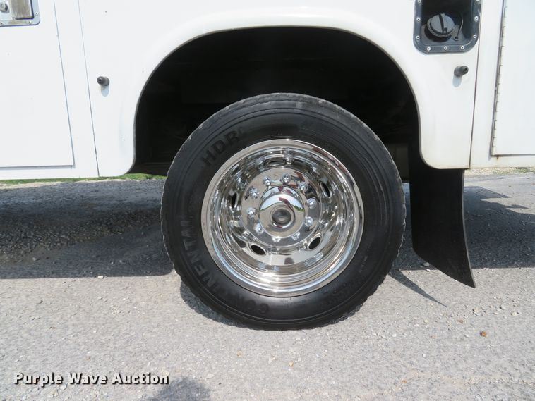 image for item DH1049 2006 Ford F450 Super Duty XL  utility truck with crane