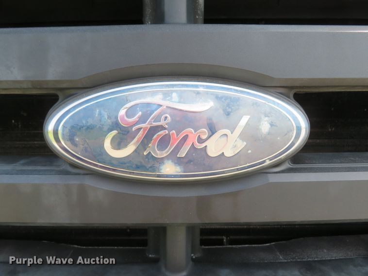 image for item DH1049 2006 Ford F450 Super Duty XL  utility truck with crane