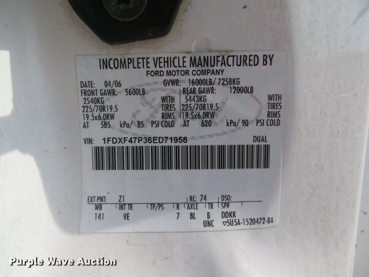 image for item DH1049 2006 Ford F450 Super Duty XL  utility truck with crane