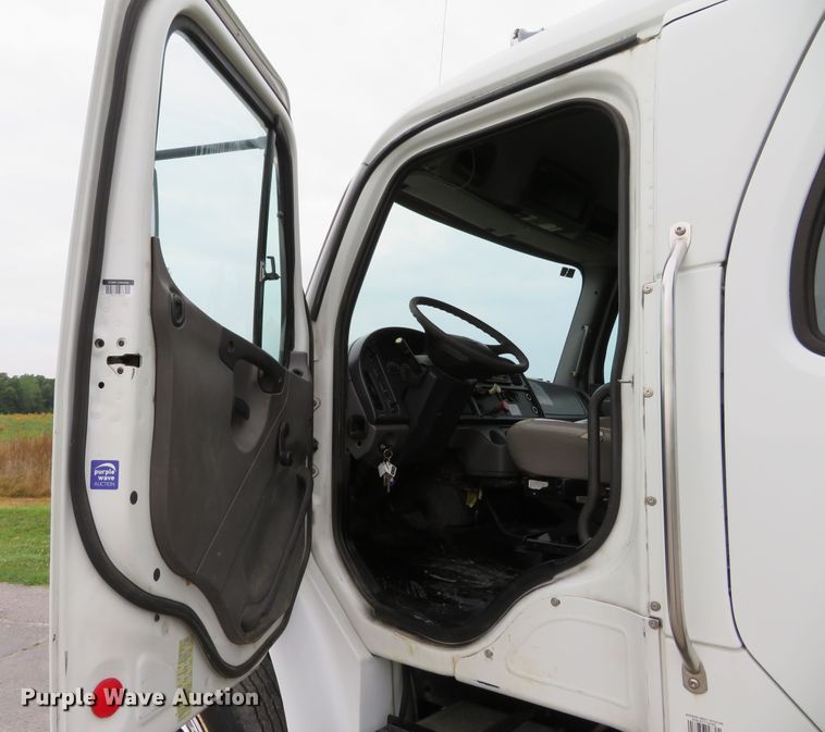 image for item DH1083 2010 Freightliner Business Class M2  Crew Cab utility truck