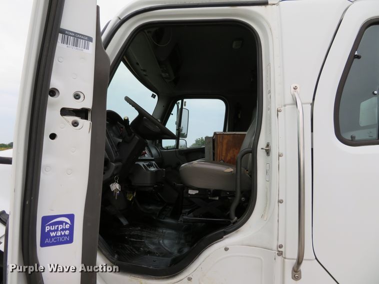 image for item DH1083 2010 Freightliner Business Class M2  Crew Cab utility truck