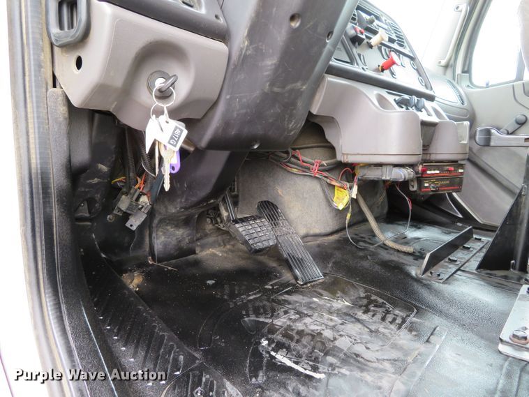 image for item DH1083 2010 Freightliner Business Class M2  Crew Cab utility truck