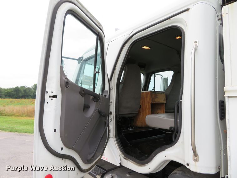 image for item DH1083 2010 Freightliner Business Class M2  Crew Cab utility truck