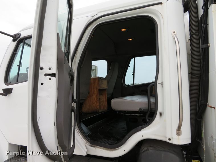 image for item DH1083 2010 Freightliner Business Class M2  Crew Cab utility truck