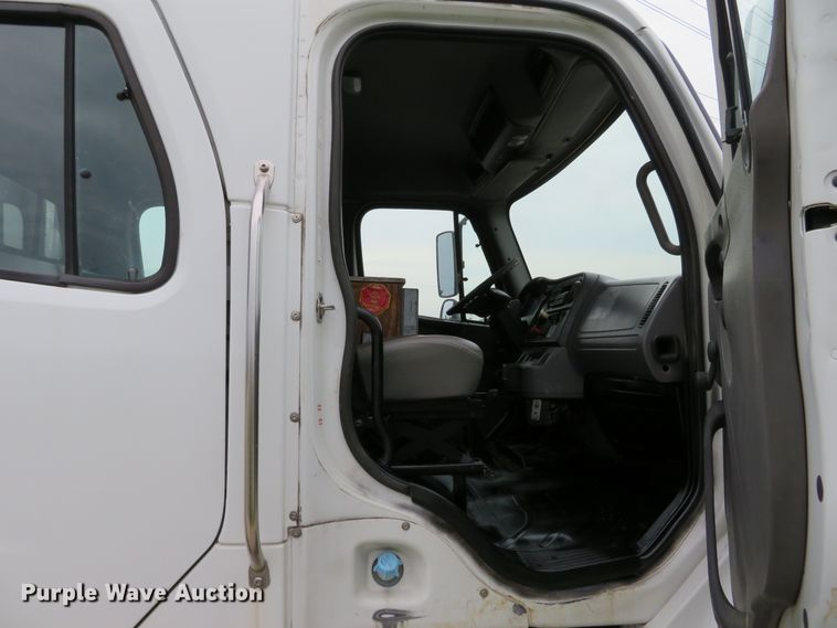 image for item DH1083 2010 Freightliner Business Class M2  Crew Cab utility truck